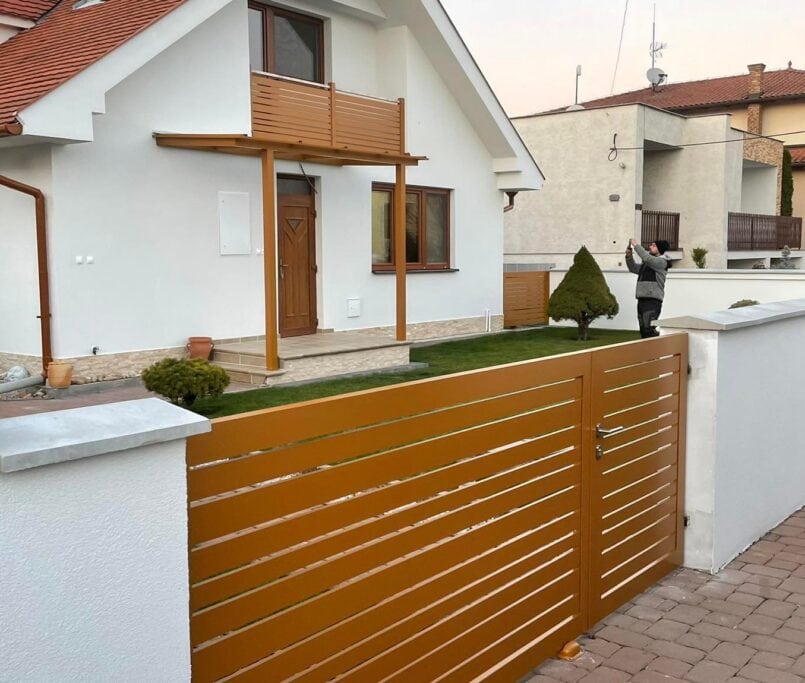 ALUX hliníkové ploty - realizace ALUX Forza hnědá